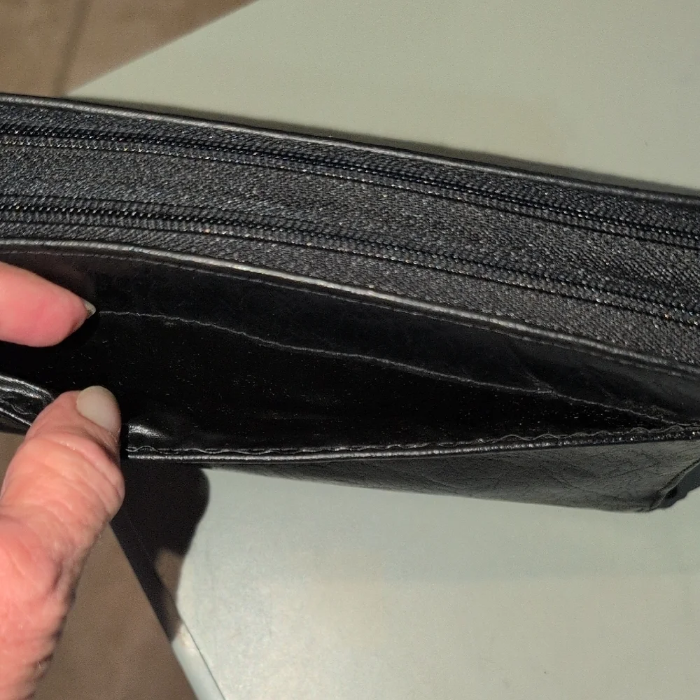Vintage Black Vegan Leather Zipper Wallet
